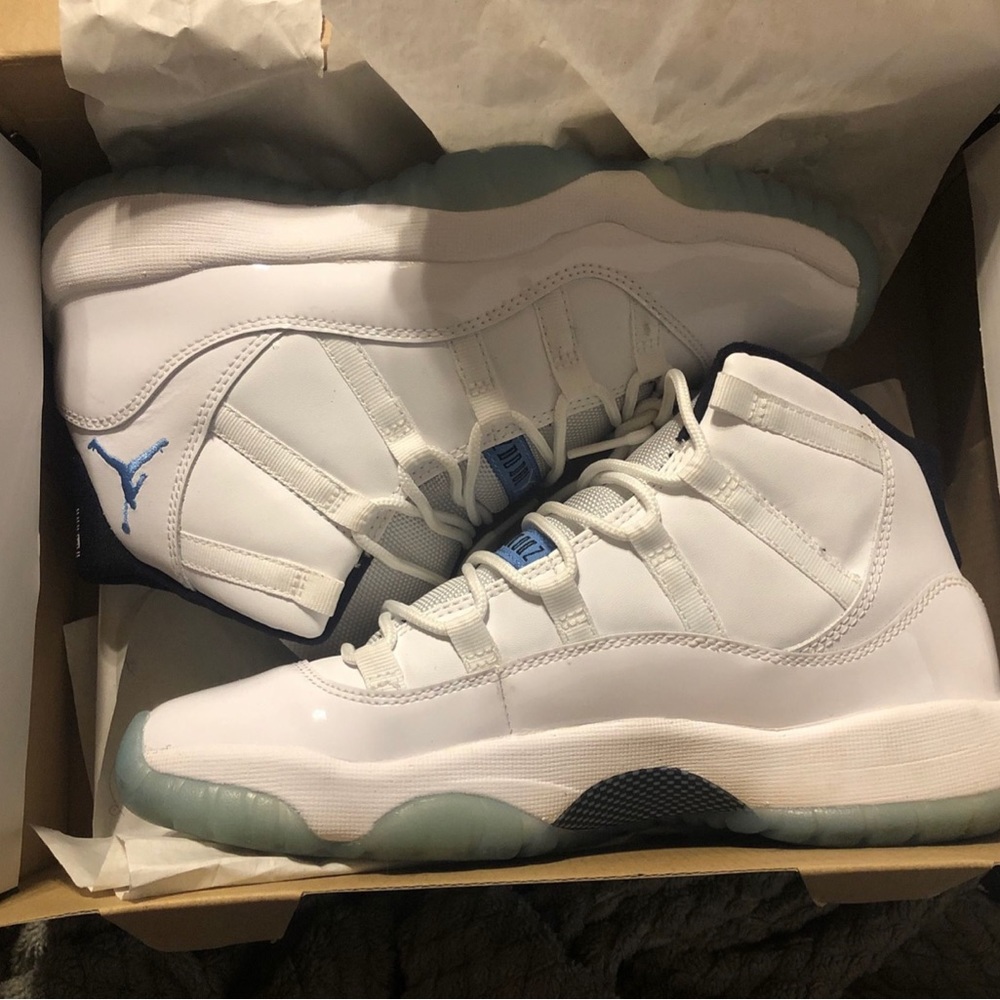 Jordan 11 legend blue size 6.5Y